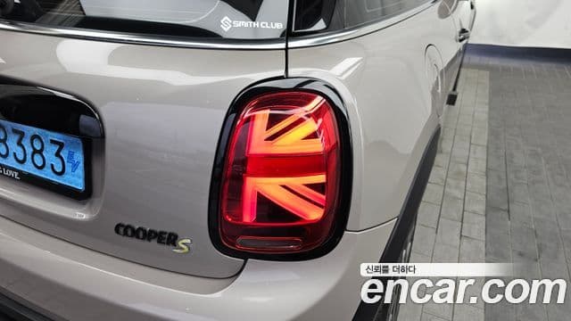 Mini Cooper Electric 2022 — ფოტო 23/32