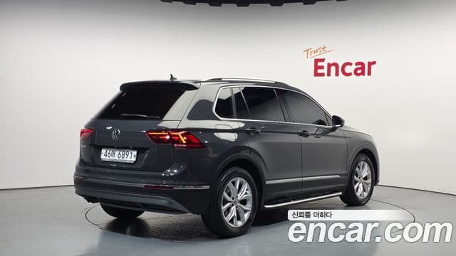 Volkswagen Tiguan 2018 — ფოტო 2/20