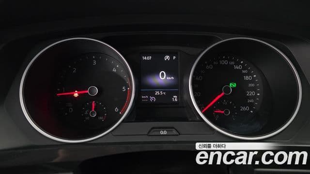 Volkswagen Tiguan 2018 — ფოტო 8/20