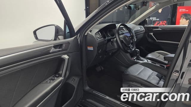 Volkswagen Tiguan 2018 — ფოტო 10/20