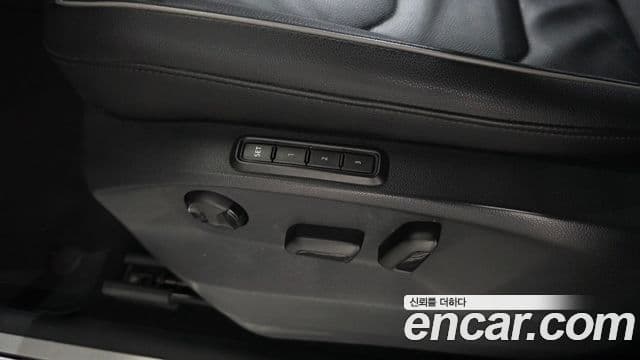 Volkswagen Tiguan 2018 — ფოტო 19/20