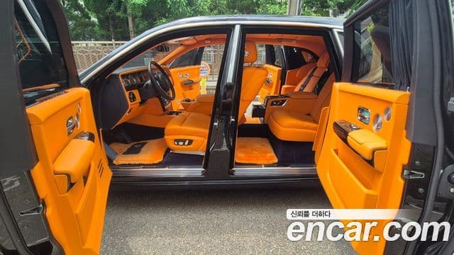 Rolls-Royce Phantom 2023 — Şəkil 9/20