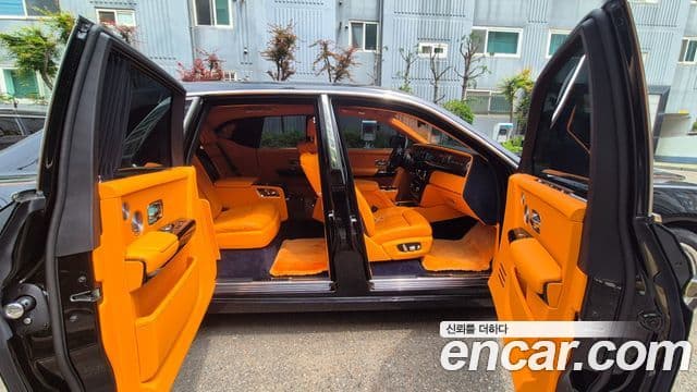 Rolls-Royce Phantom 2023 — Şəkil 7/20