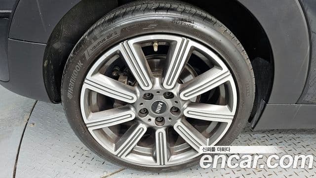 Mini Cooper S Clubman 2022 — ფოტო 15/20
