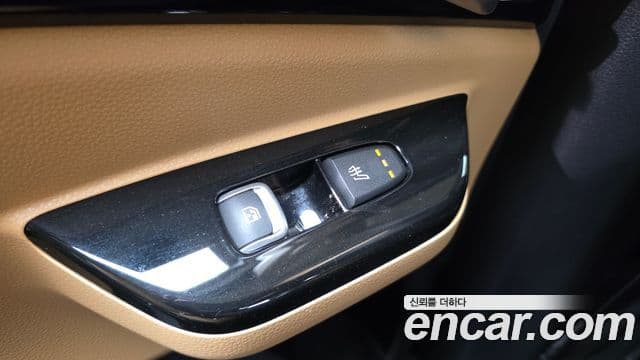 Kia Carnival 2022 — ფოტო 19/20