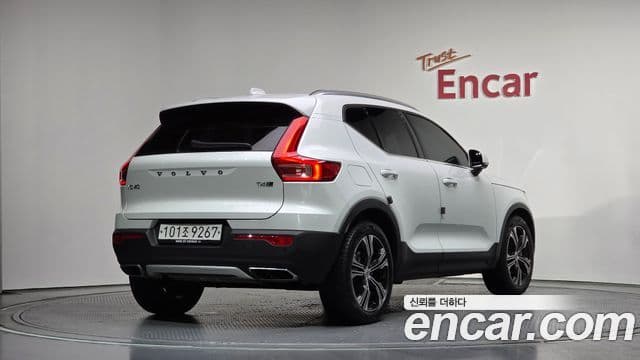 Volvo XC40 2019 — ფოტო 24/34