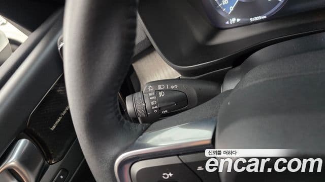 Volvo XC40 2019 — ფოტო 12/34