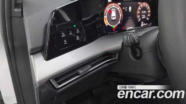 Volkswagen Golf 2025 — Photo 23/32