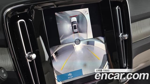 Volvo XC40 2024 — ფოტო 14/20