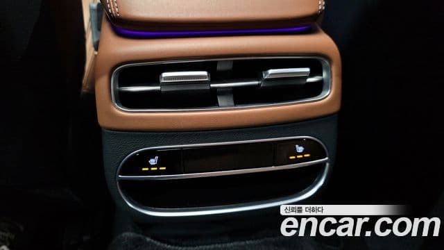 Genesis GV70 2021 — ფოტო 17/20