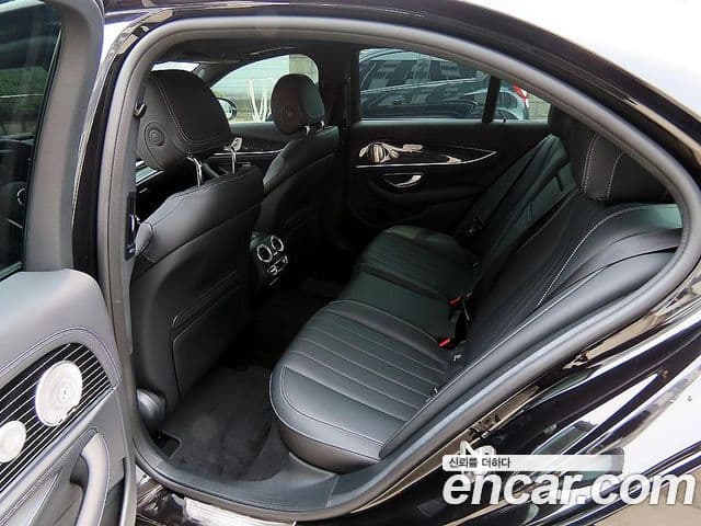 Mercedes-Benz E-Class 2022 — Фото 5/20