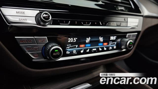 BMW 5 Series 2021 — ფოტო 19/20