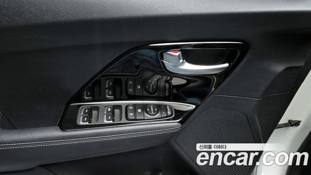 Kia Niro 2021 — ფოტო 18/20