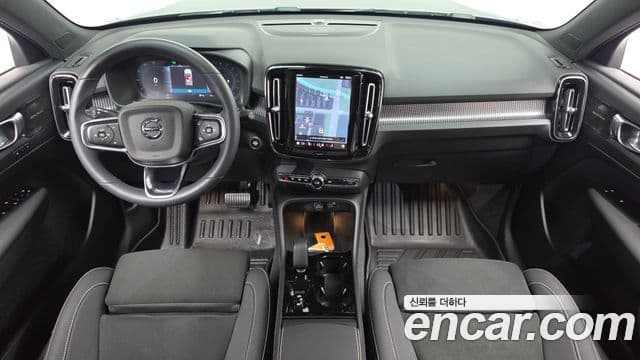Volvo XC40 2025 — Şəkil 7/20