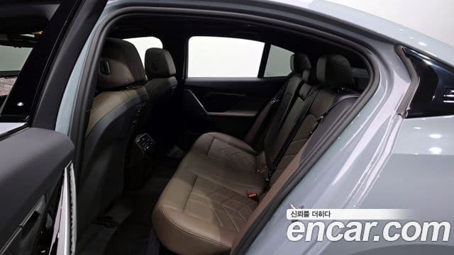 BMW 5 Series 2025 — ფოტო 12/20