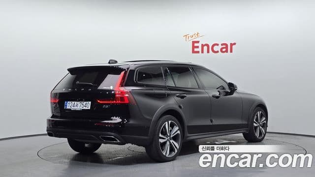 Volvo V60 Cross Country 2020 — Şəkil 2/20