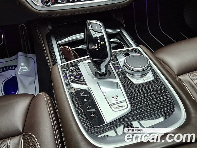 BMW 7 Series 2021 — ფოტო 8/20