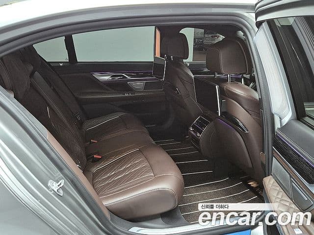 BMW 7 Series 2021 — ფოტო 13/20