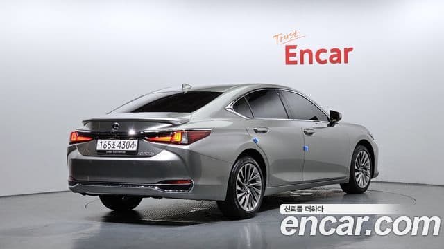 Lexus ES300h 2023 — Şəkil 2/20