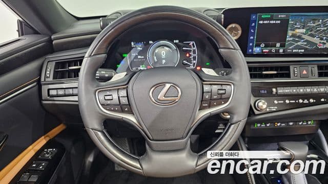 Lexus ES300h 2023 — Şəkil 15/20