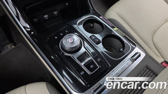 Kia Carnival 2021 — фото 9 из 20