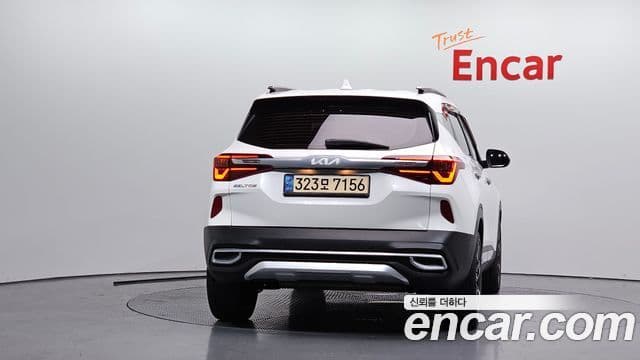Kia Seltos 2022 — ფოტო 4/20