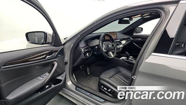 BMW 5 Series 2021 — ფოტო 10/20