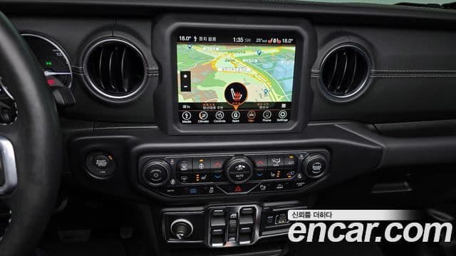 Jeep Wrangler 2021 — ფოტო 16/20