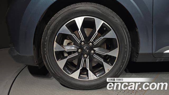 Kia Carnival 2021 — фото 5 из 20