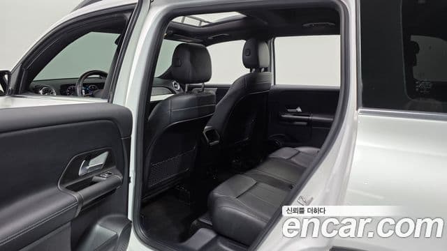 Mercedes-Benz GLB-Class 2021 — Фото 11/20