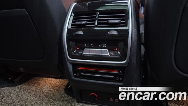 BMW X7 2021 — ფოტო 19/20
