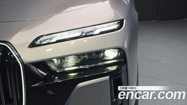 BMW 7 Series 2025 — Photo 12/31