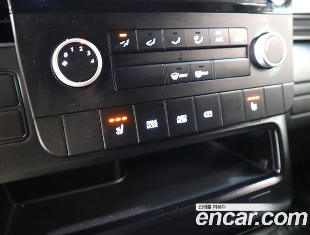Hyundai Staria 2022 — ფოტო 13/20