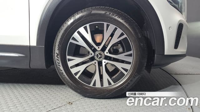 Mercedes-Benz GLB-Class 2024 — Photo 24/31