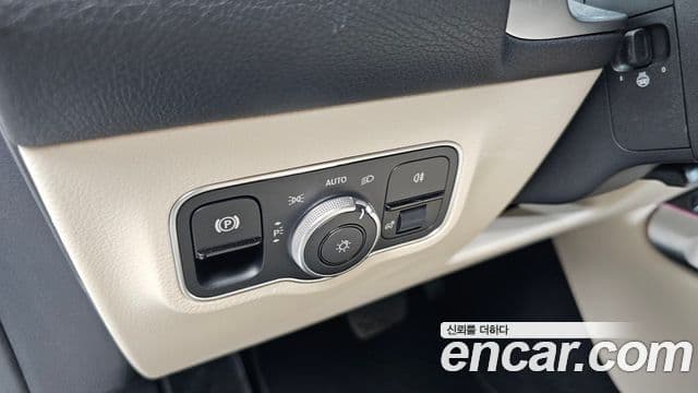 Mercedes-Benz GLB-Class 2024 — Photo 17/31
