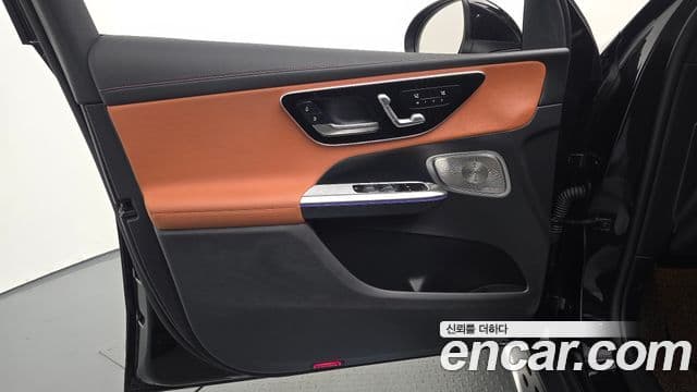 Mercedes-Benz GLC-Class 2025 — Photo 10/33