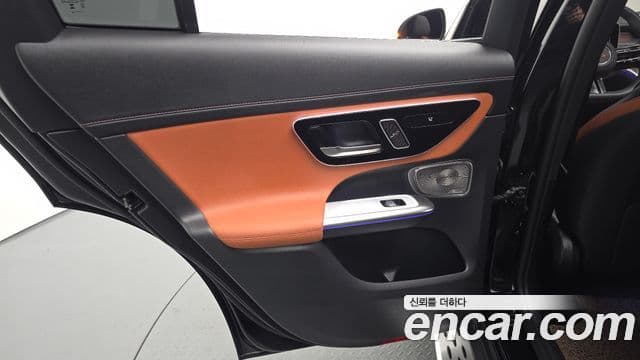 Mercedes-Benz GLC-Class 2025 — Photo 4/33