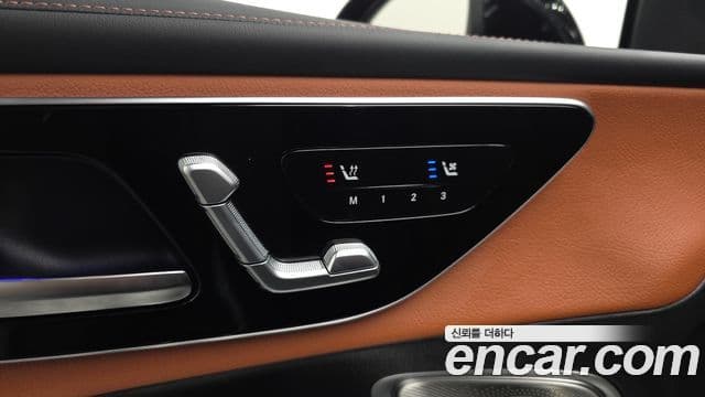 Mercedes-Benz GLC-Class 2025 — Photo 24/33