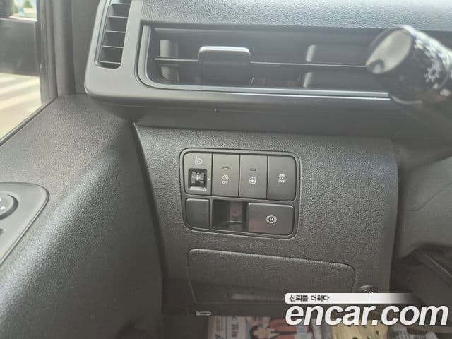 Hyundai Staria 2023 — Şəkil 13/17