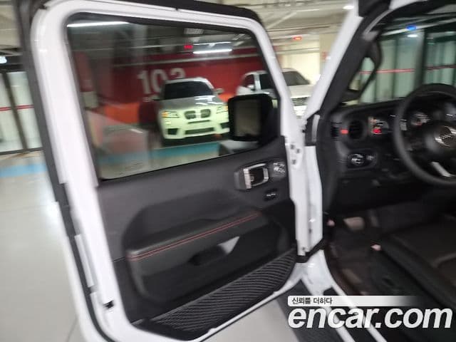 Jeep Wrangler 2025 — ფოტო 18/20
