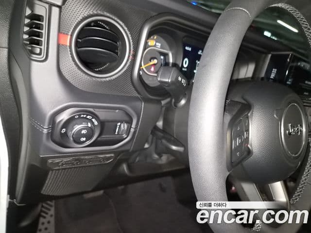Jeep Wrangler 2025 — ფოტო 20/20