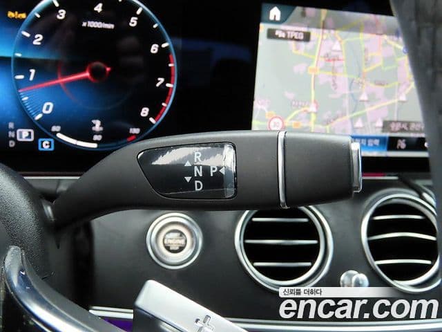 Mercedes-Benz E-Class 2023 — фото 12 из 20
