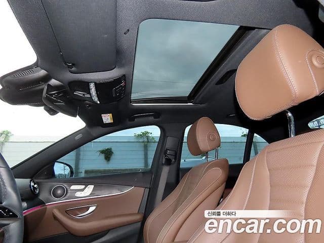 Mercedes-Benz E-Class 2023 — фото 16 из 20