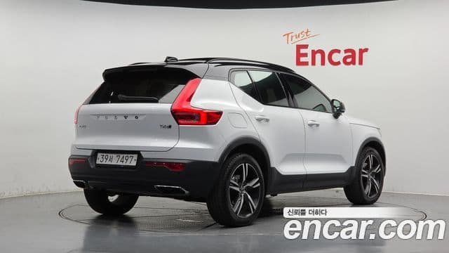 Volvo XC40 2019 — Şəkil 1/20