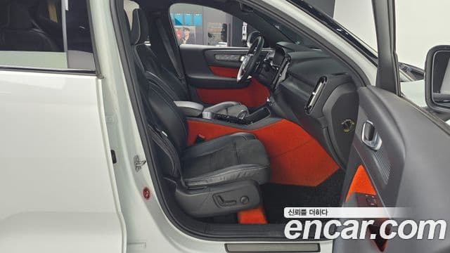 Volvo XC40 2019 — Şəkil 11/20