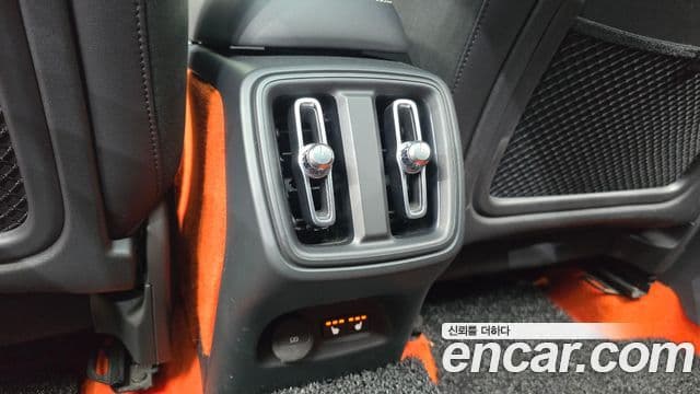 Volvo XC40 2019 — Şəkil 18/20