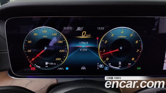 Mercedes-Benz E-Class 2021 — ფოტო 8/20