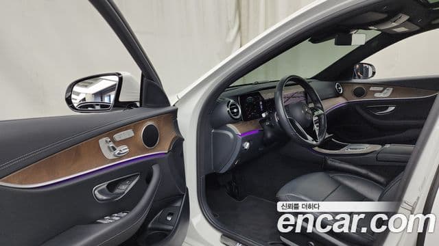 Mercedes-Benz E-Class 2021 — ფოტო 10/20
