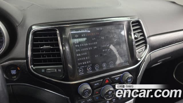 Jeep Grand Cherokee 2021 — Şəkil 15/20