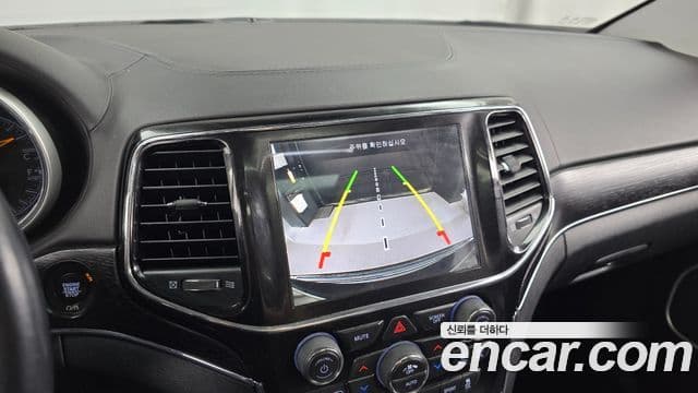 Jeep Grand Cherokee 2021 — Şəkil 16/20